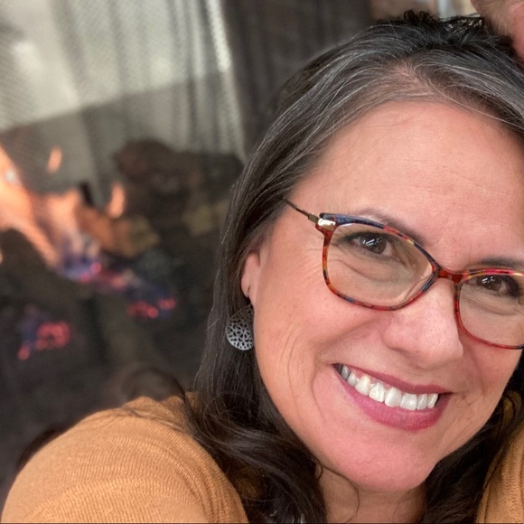 Meet your Posher, Esther - Picture 1 of 1